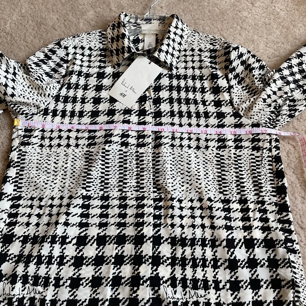 NWT H&M Women’s Black and White long sleeve button down blouse. Size 0 - Picture 10 of 11
